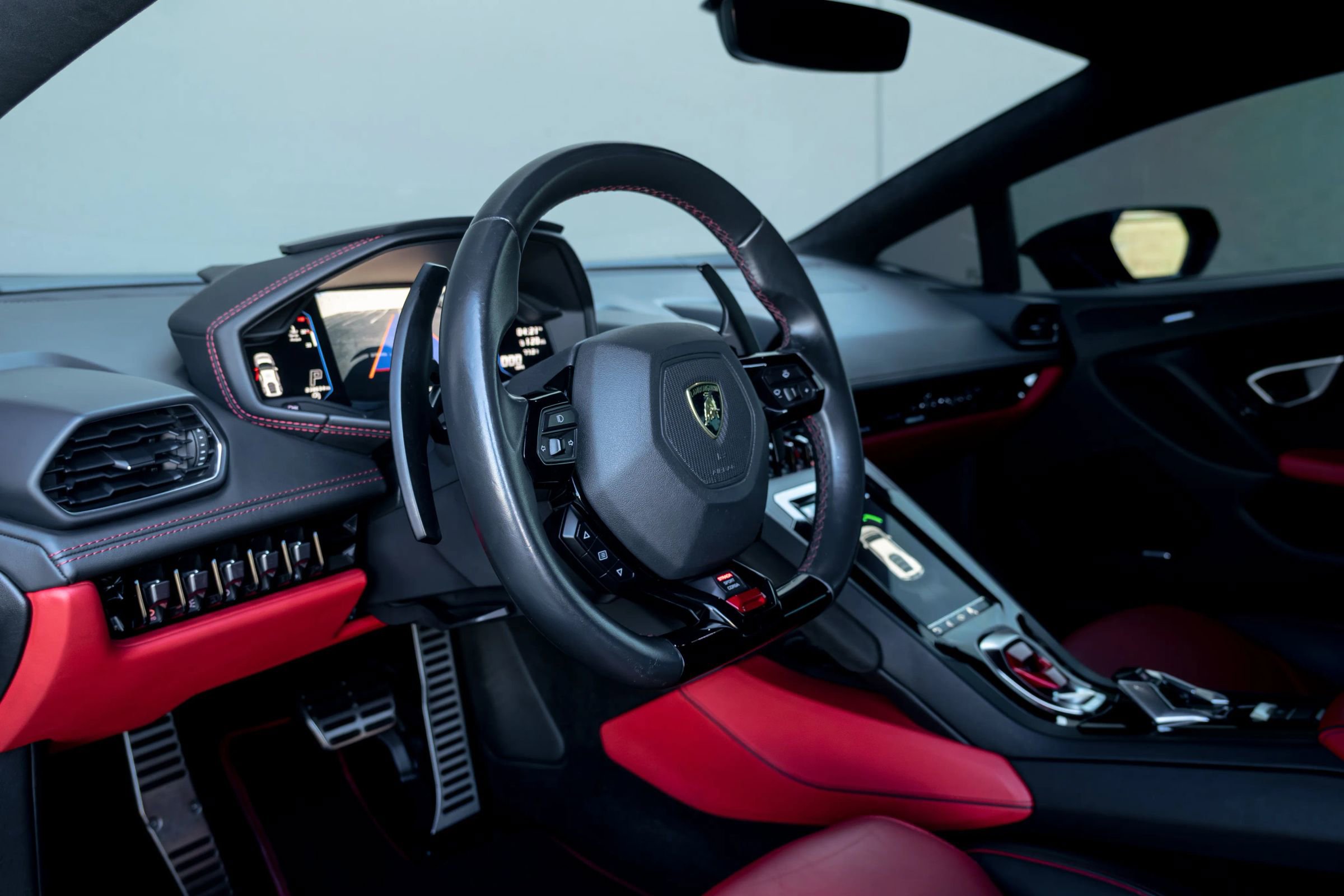 Used 2021 Lamborghini Huracan EVO image 11