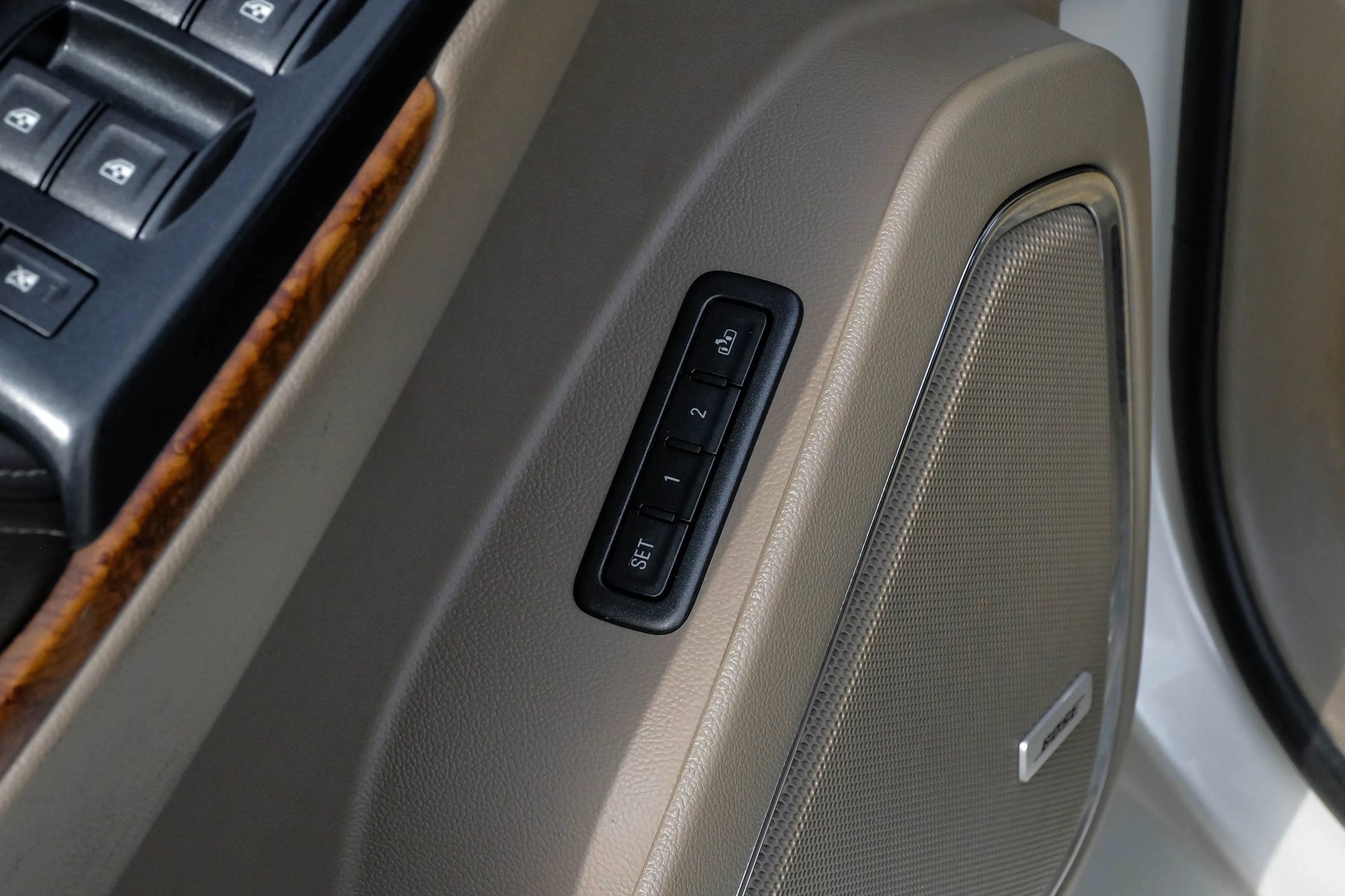 Used 2015 Chevrolet Suburban LTZ image 54