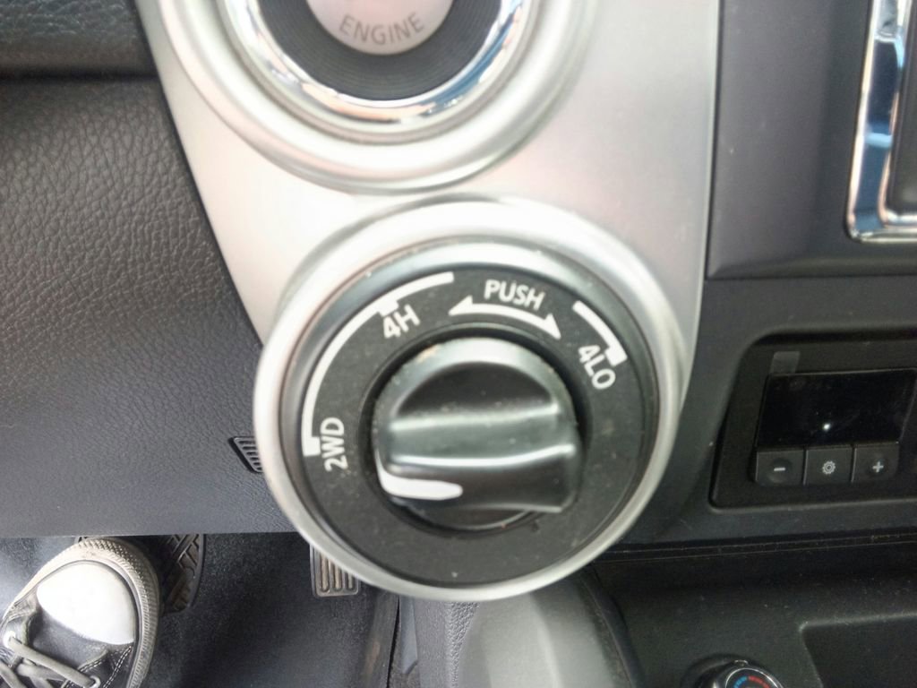 Used 2019 Nissan Titan PRO-4X w/ Pro-4x Convenience Package AWD/4WD image 28