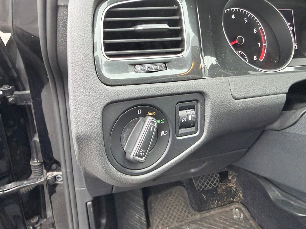 Used 2021 Volkswagen Golf 4-Door image 9