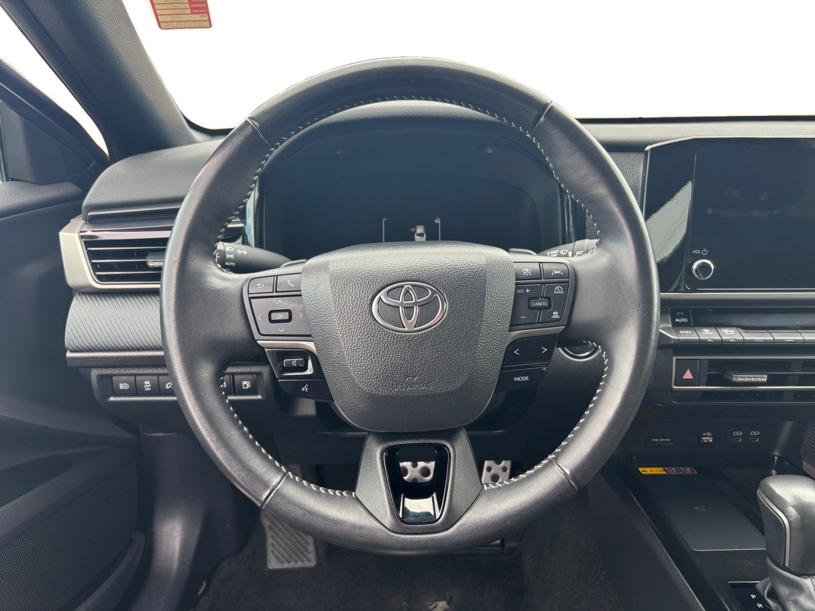 Used 2025 Toyota Camry SE FWD image 11