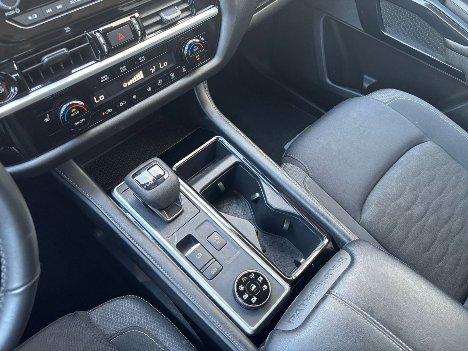 Used 2025 Nissan Pathfinder SV image 44