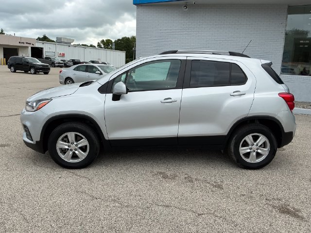 Used 2022 Chevrolet Trax LT w/ LT Convenience Package AWD/4WD image 2