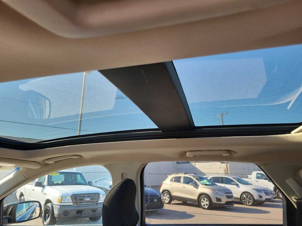 Used 2019 Ford Edge SEL AWD/4WD image 16
