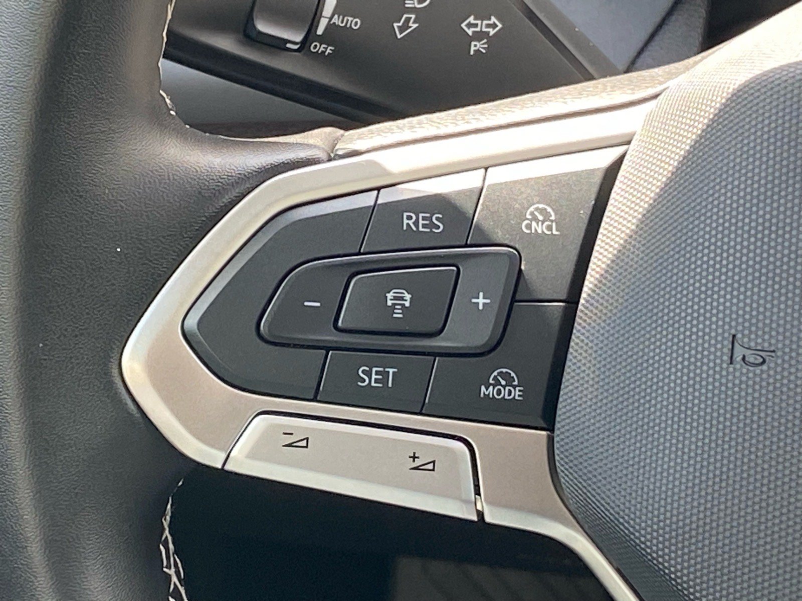 Certified 2026 Volkswagen Tiguan SE AWD/4WD image 6