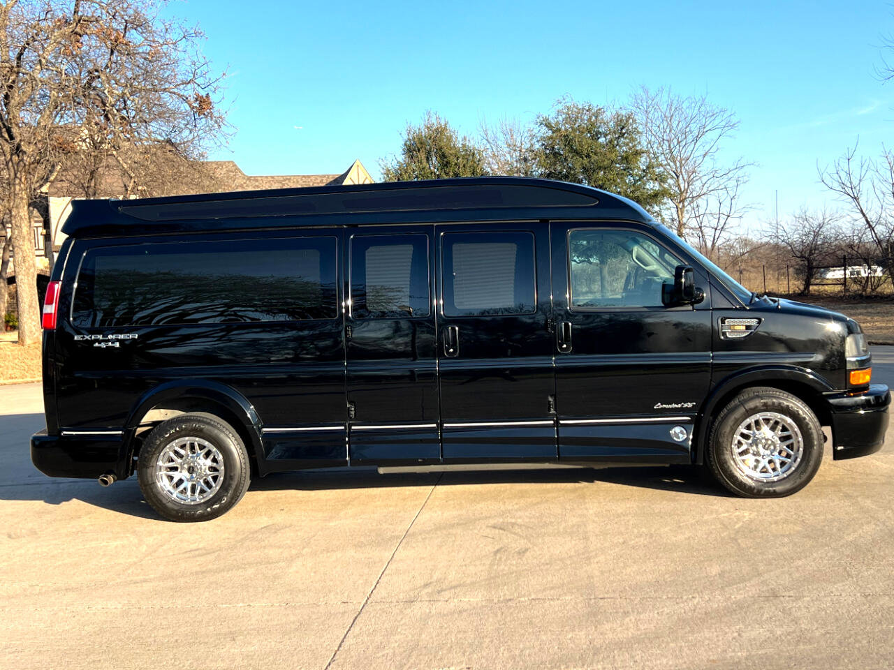 Used 2017 Chevrolet Express 2500 Extended image 11