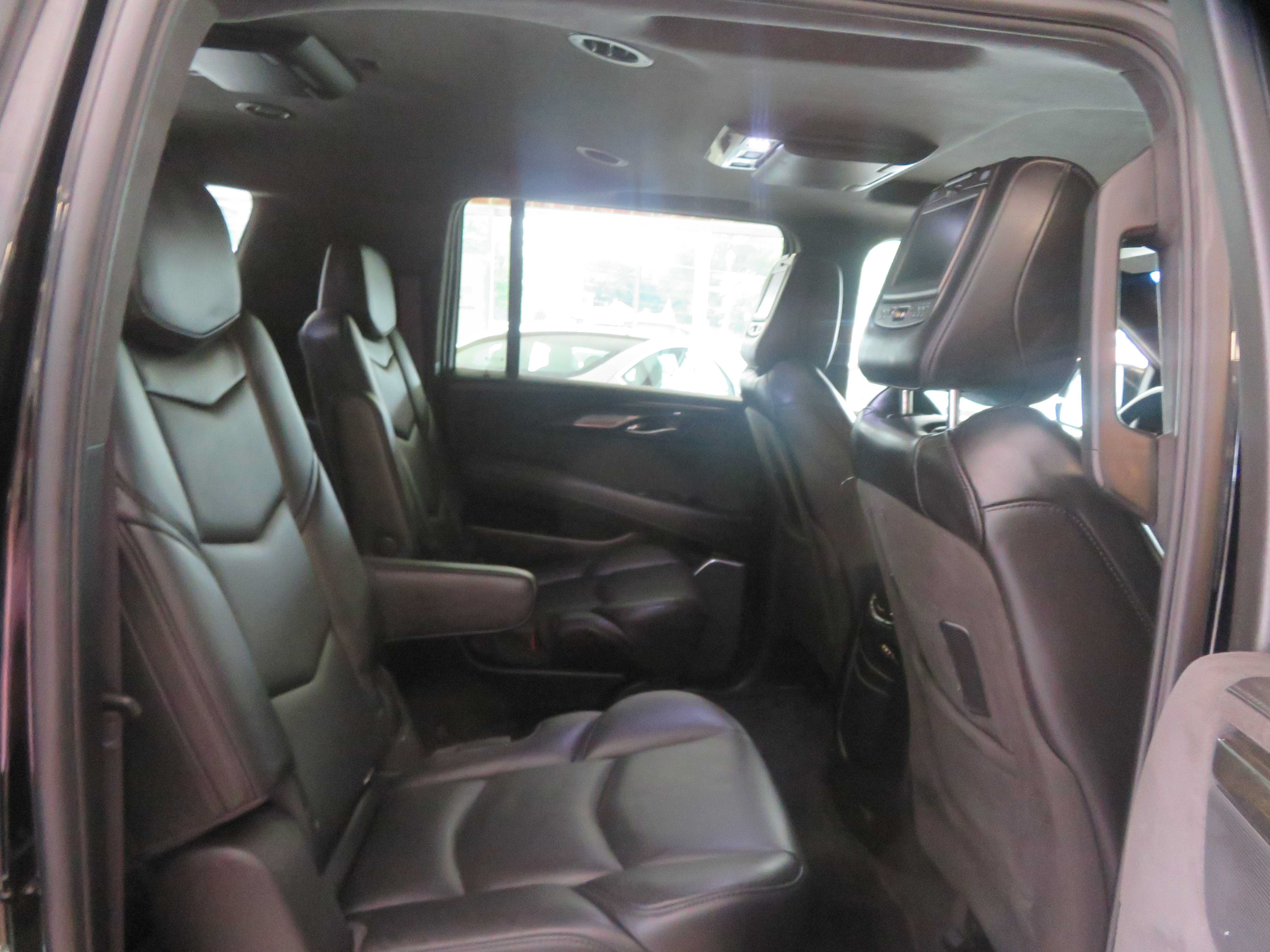 Used 2016 Cadillac Escalade ESV Platinum AWD/4WD image 24