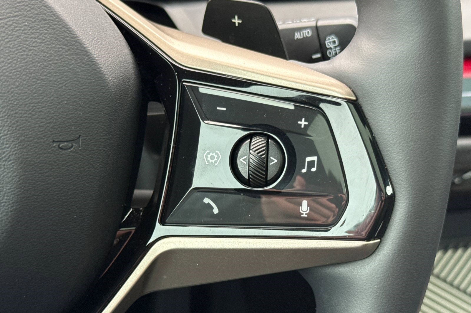 Used 2025 BMW X3 xDrive30i w/ Premium Package image 30