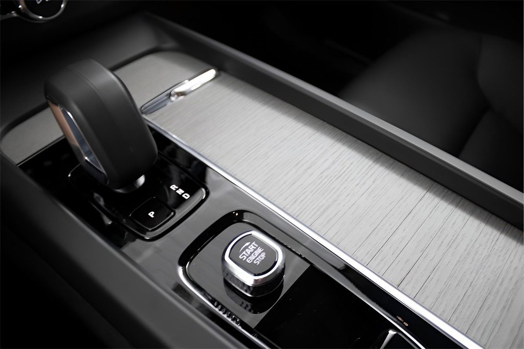 Used 2025 Volvo XC60 T8 Plus w/ Protection Package Premier image 25