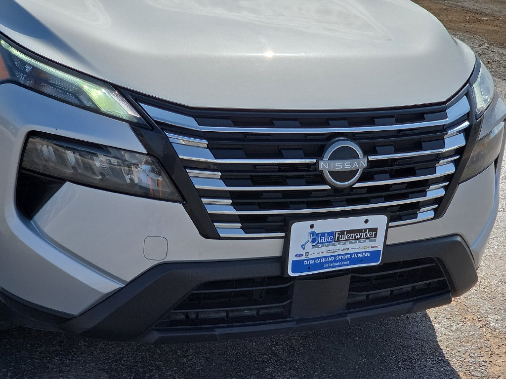 Used 2024 Nissan Rogue S AWD/4WD image 9