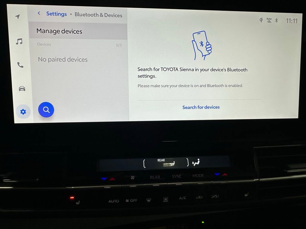 Used 2025 Toyota Sienna XSE image 31