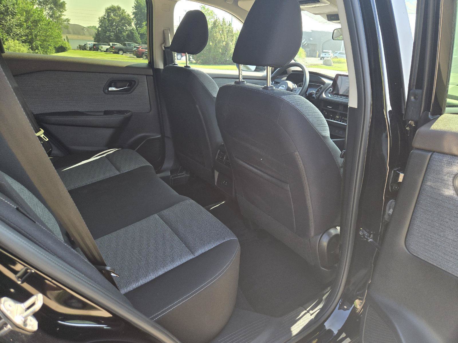 Used 2023 Nissan Rogue SV AWD/4WD image 26