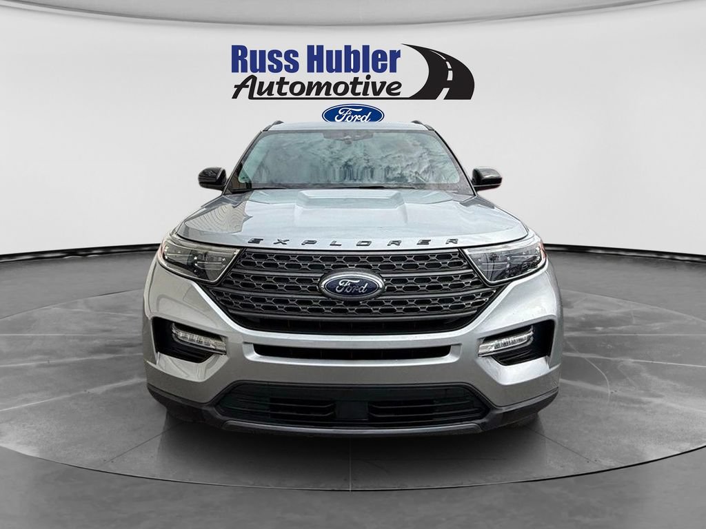 Used 2023 Ford Explorer XLT w/ Equipment Group 202A AWD/4WD image 2