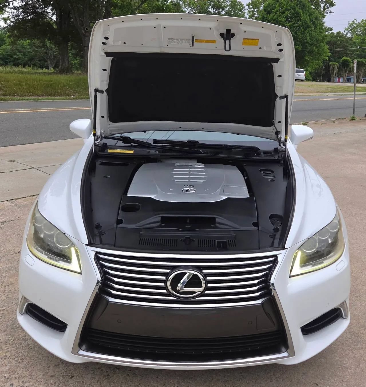 Used 2013 Lexus LS 460 w/ Comfort Pkg RWD image 8