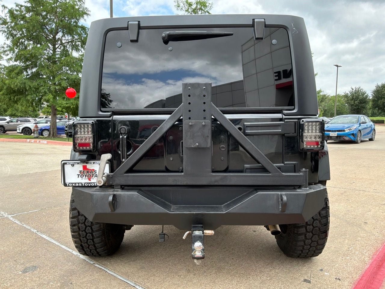 Used 2013 Jeep Wrangler Unlimited Sahara AWD/4WD image 7