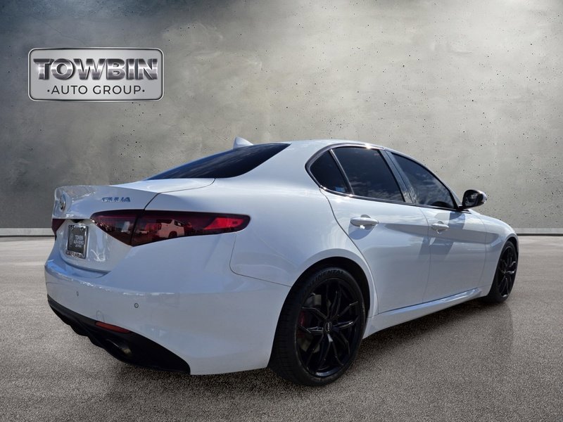 Used 2018 Alfa Romeo Giulia Ti Sport w/ Quick Order Package 22U Sport RWD image 4