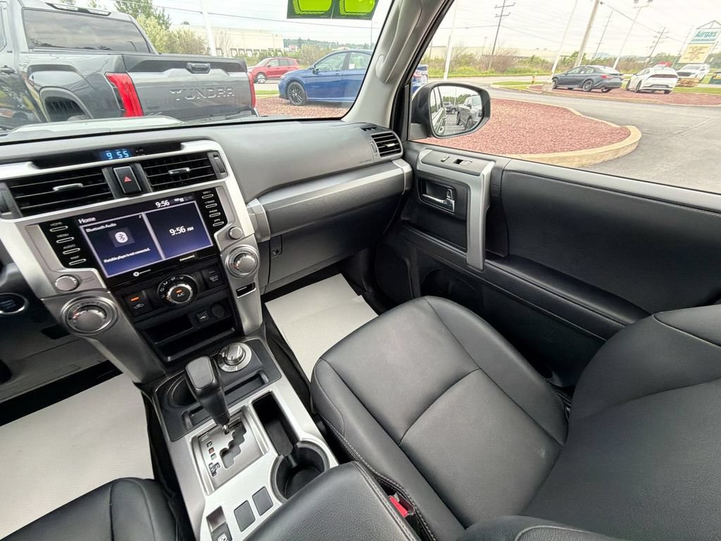Used 2022 Toyota 4Runner TRD Sport AWD/4WD image 11