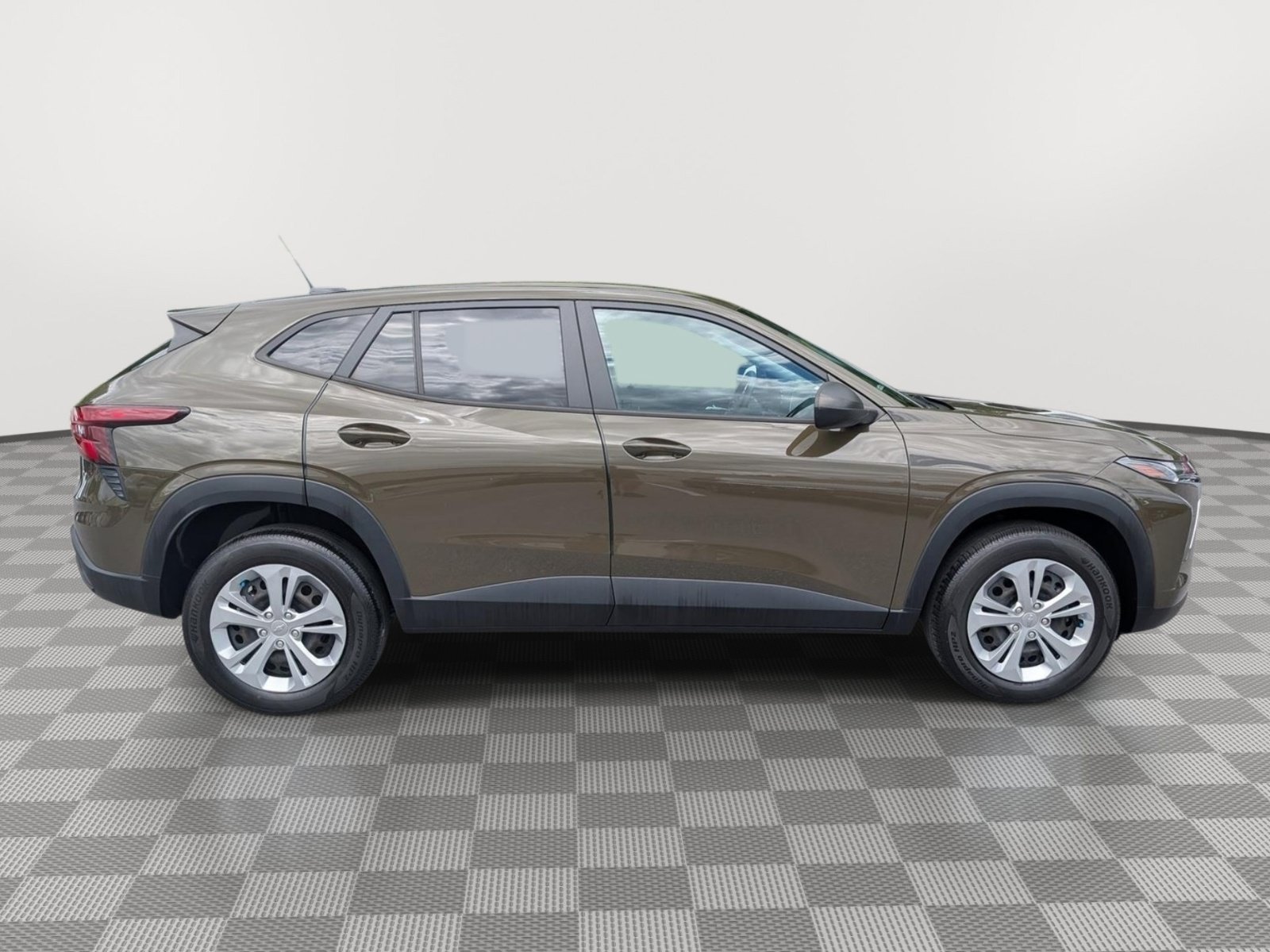 Used 2024 Chevrolet Trax LS FWD image 6