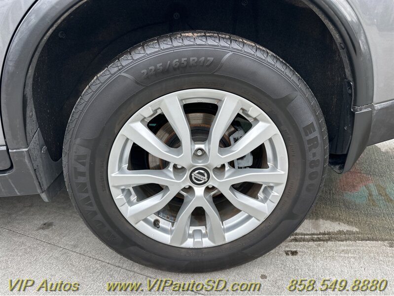Used 2018 Nissan Rogue SV w/ Premium Package FWD image 14
