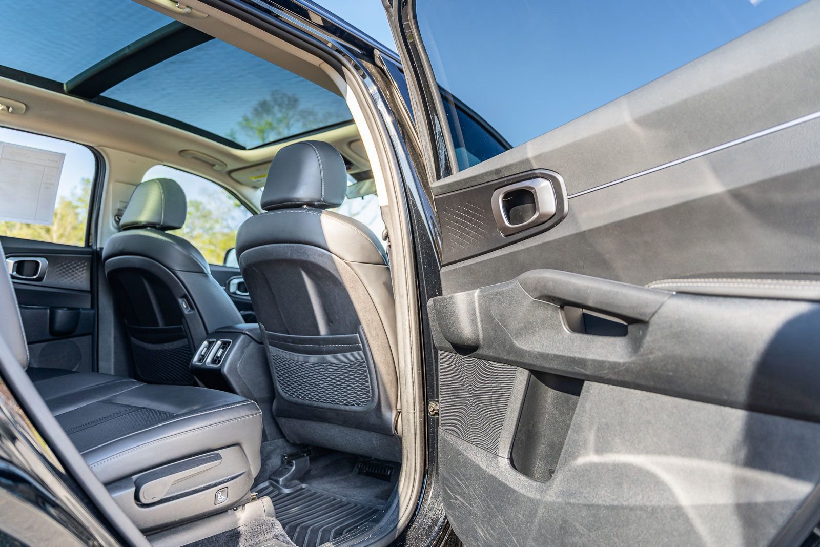 Used 2023 Kia Sorento S w/ Panoramic Sunroof Package image 13