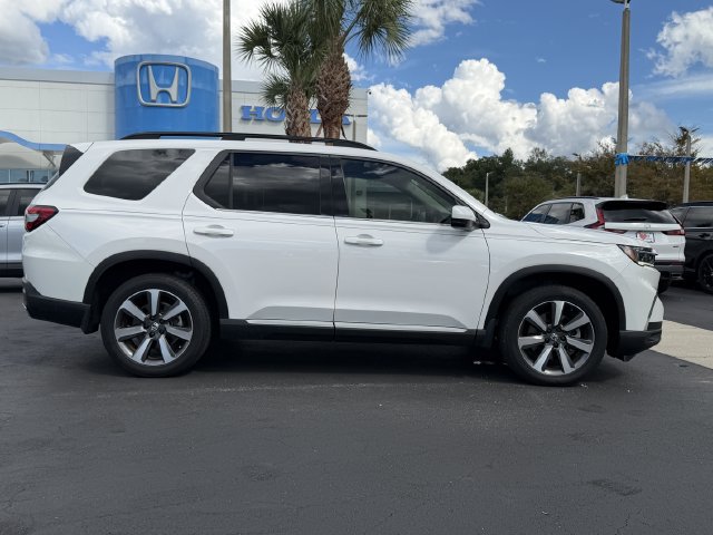 Certified 2024 Honda Pilot Touring image 3