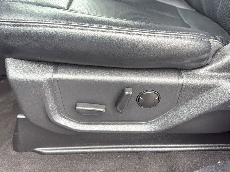 Used 2024 Ford Expedition XLT image 5
