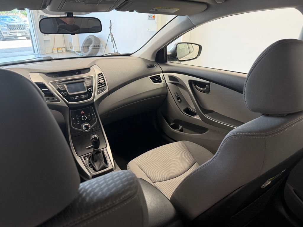 Used 2015 Hyundai Elantra SE w/ Option Group 02 FWD image 15