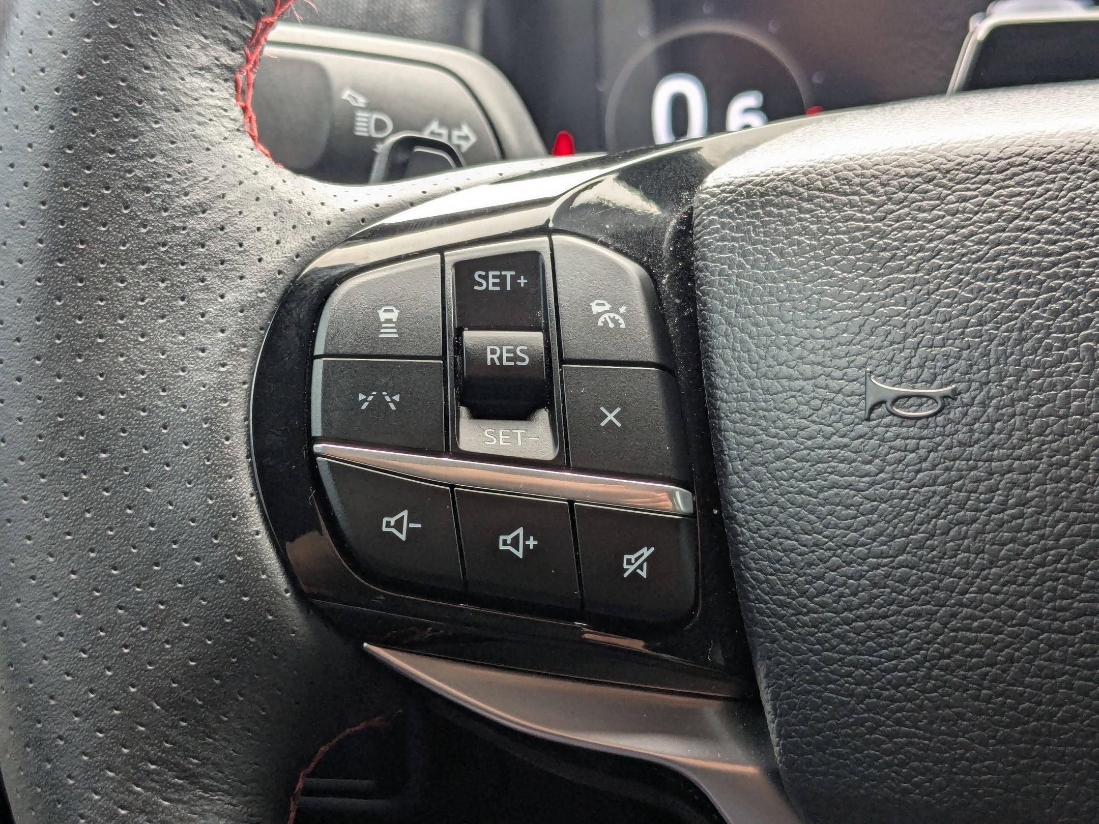 Used 2025 Ford Explorer ST image 21