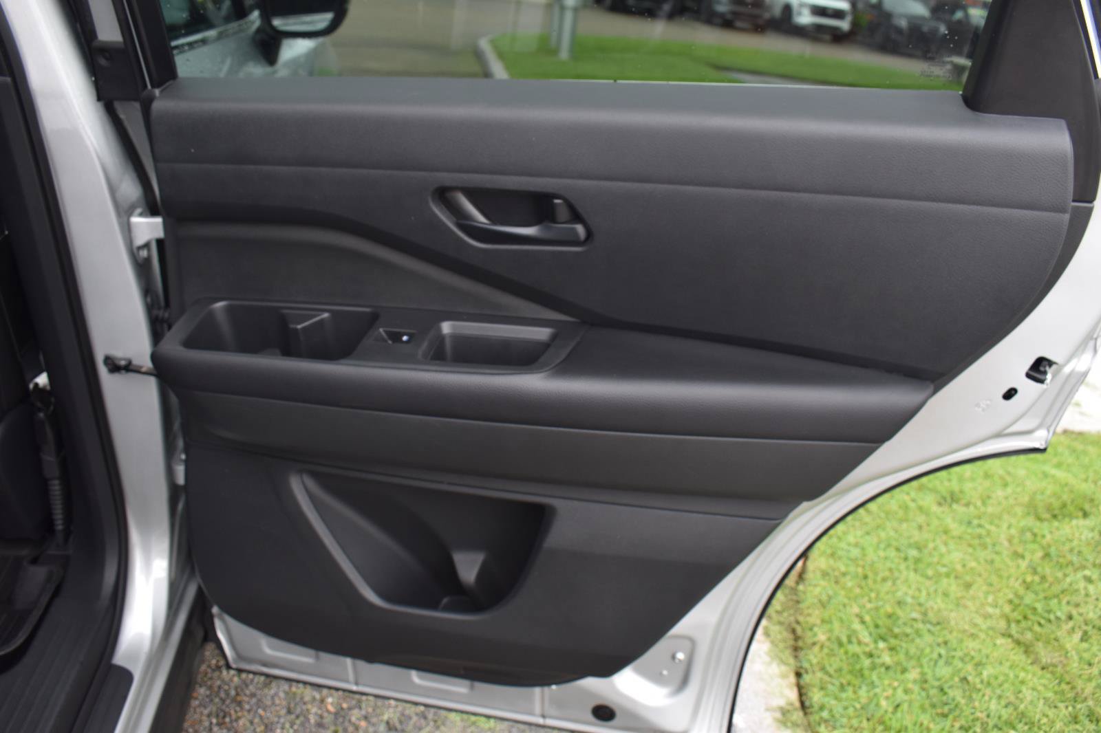Used 2024 Nissan Pathfinder SV FWD image 60