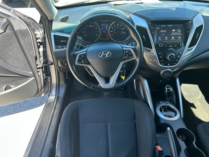 Used 2017 Hyundai Veloster 3dr Cpe Auto image 9