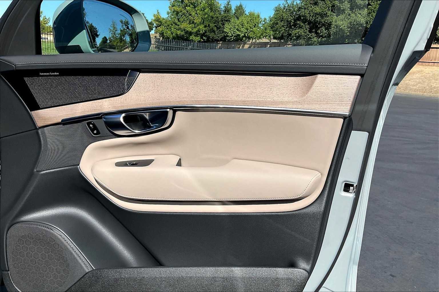 New 2026 Volvo XC90 T8 Plus image 31