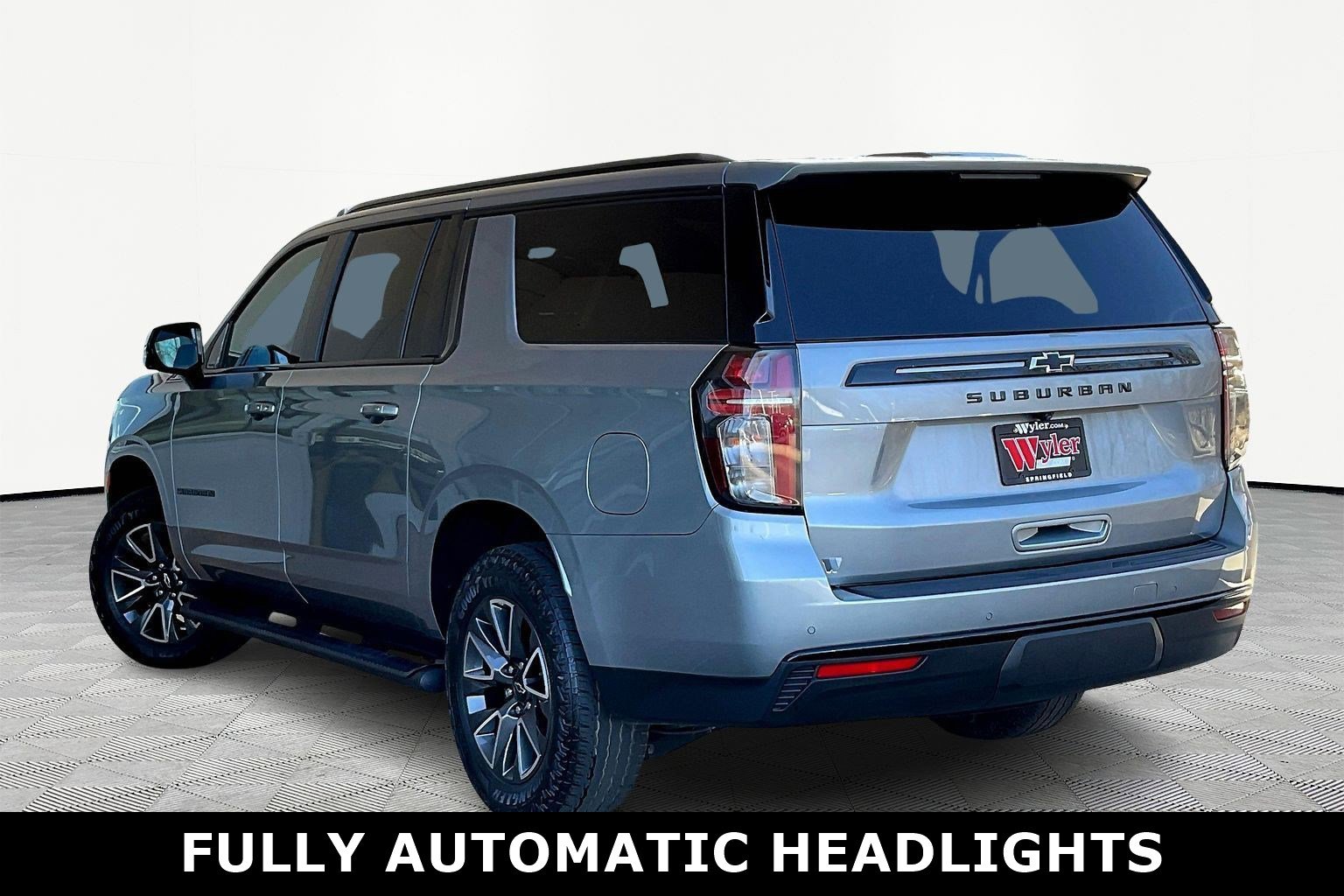 Used 2023 Chevrolet Suburban Z71 w/ Luxury Package image 4