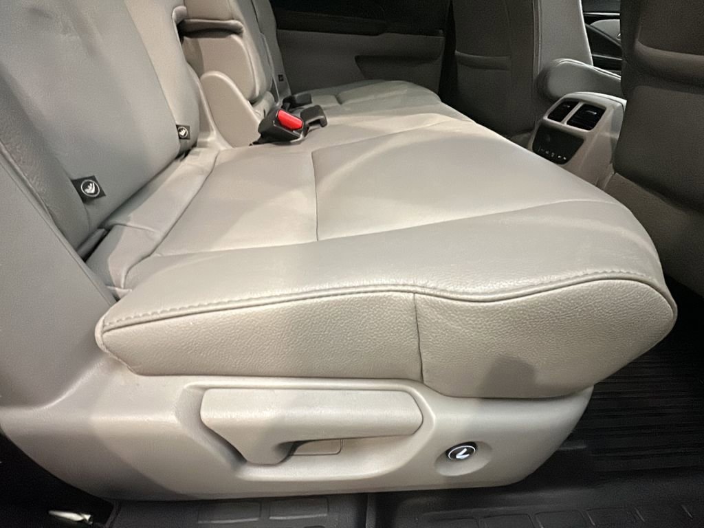 Used 2017 Honda Pilot Touring image 16