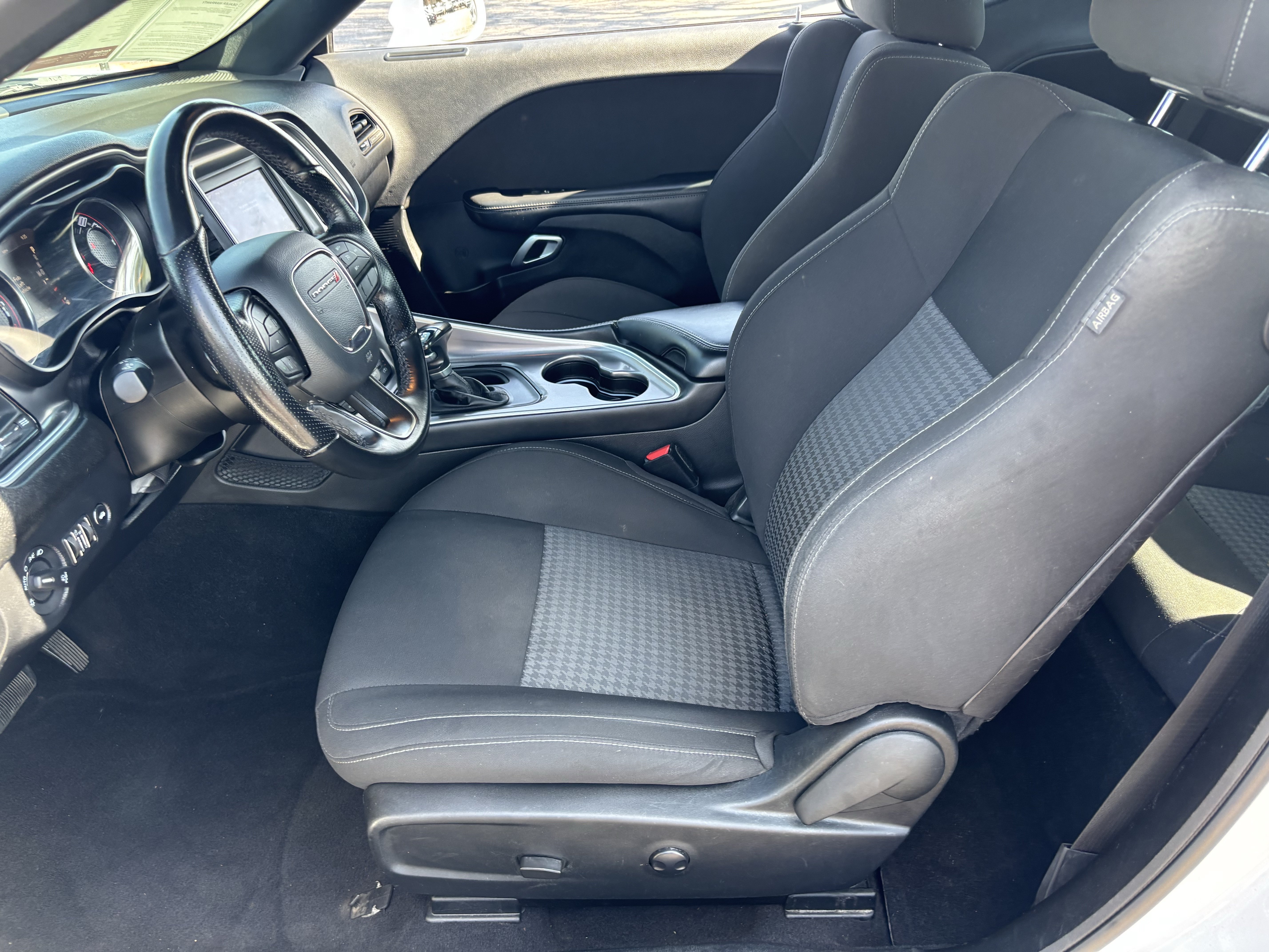 Used 2022 Dodge Challenger GT RWD image 17