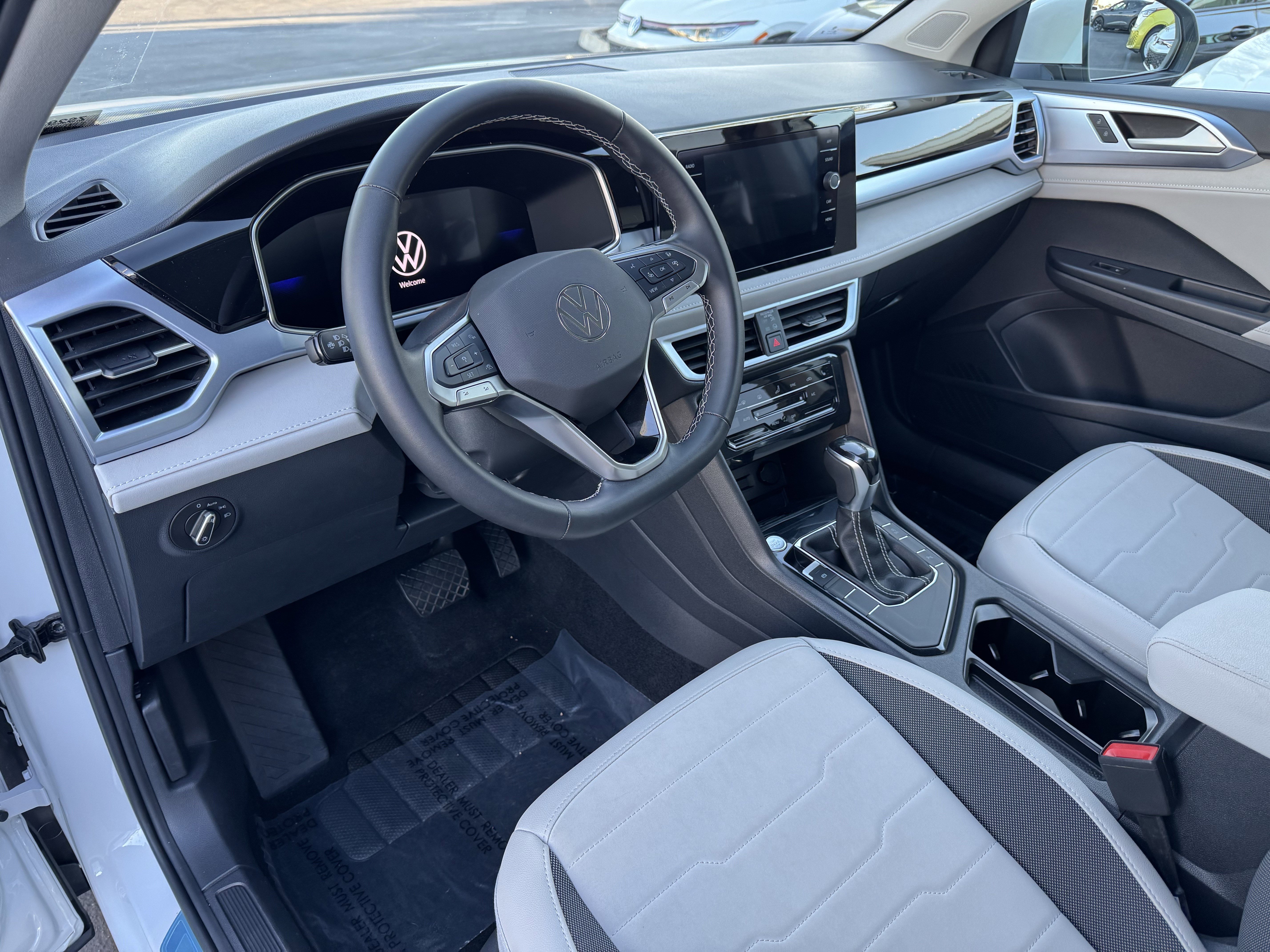 Certified 2025 Volkswagen Taos SE image 16