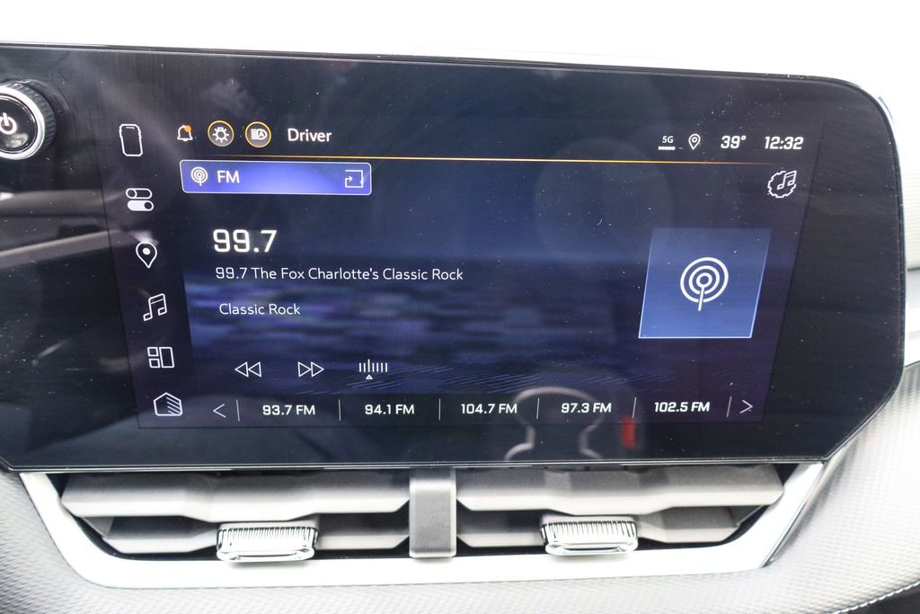 Used 2025 Chevrolet Equinox LT image 30