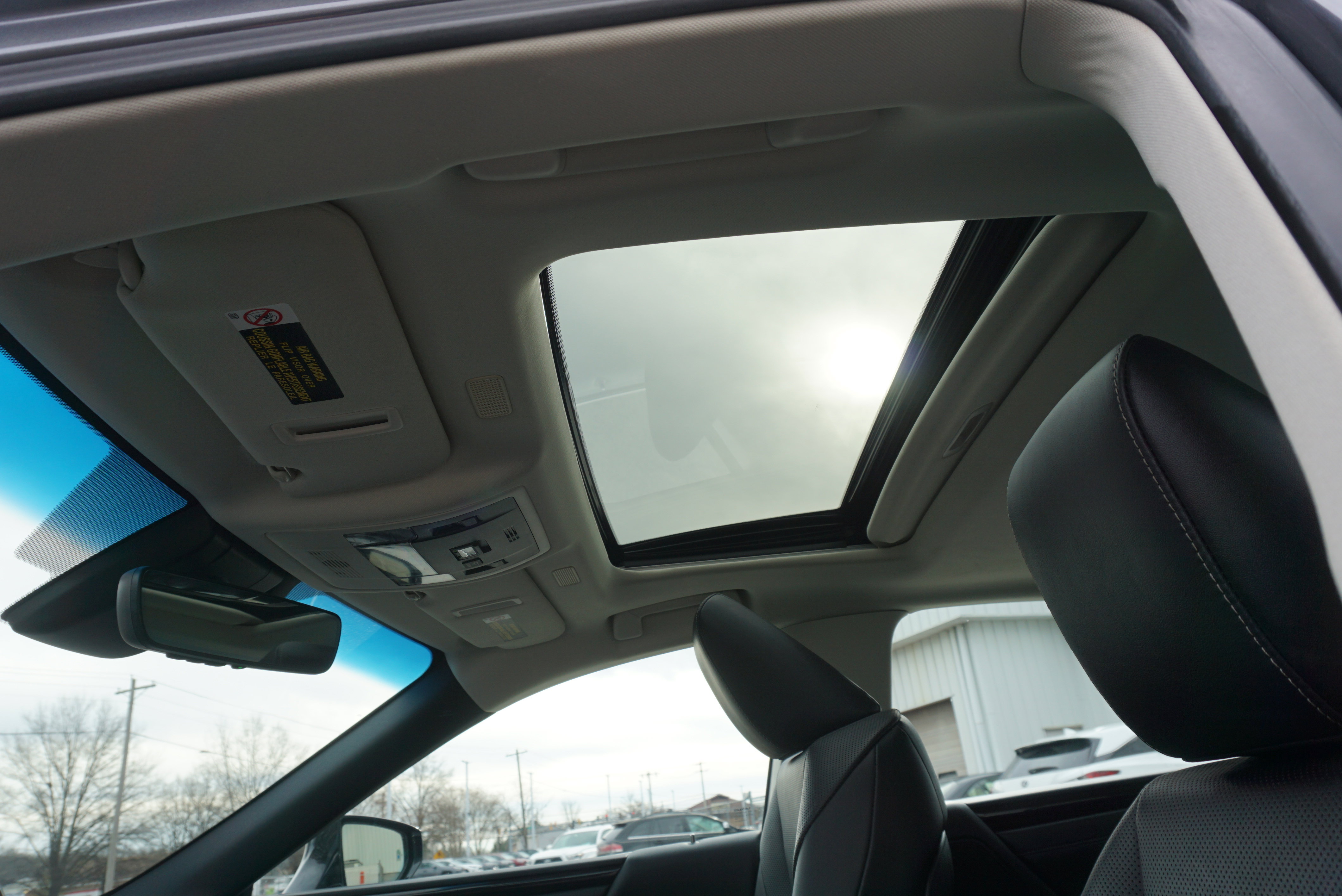 Used 2021 Lexus ES 300h w/ Premium Package image 8