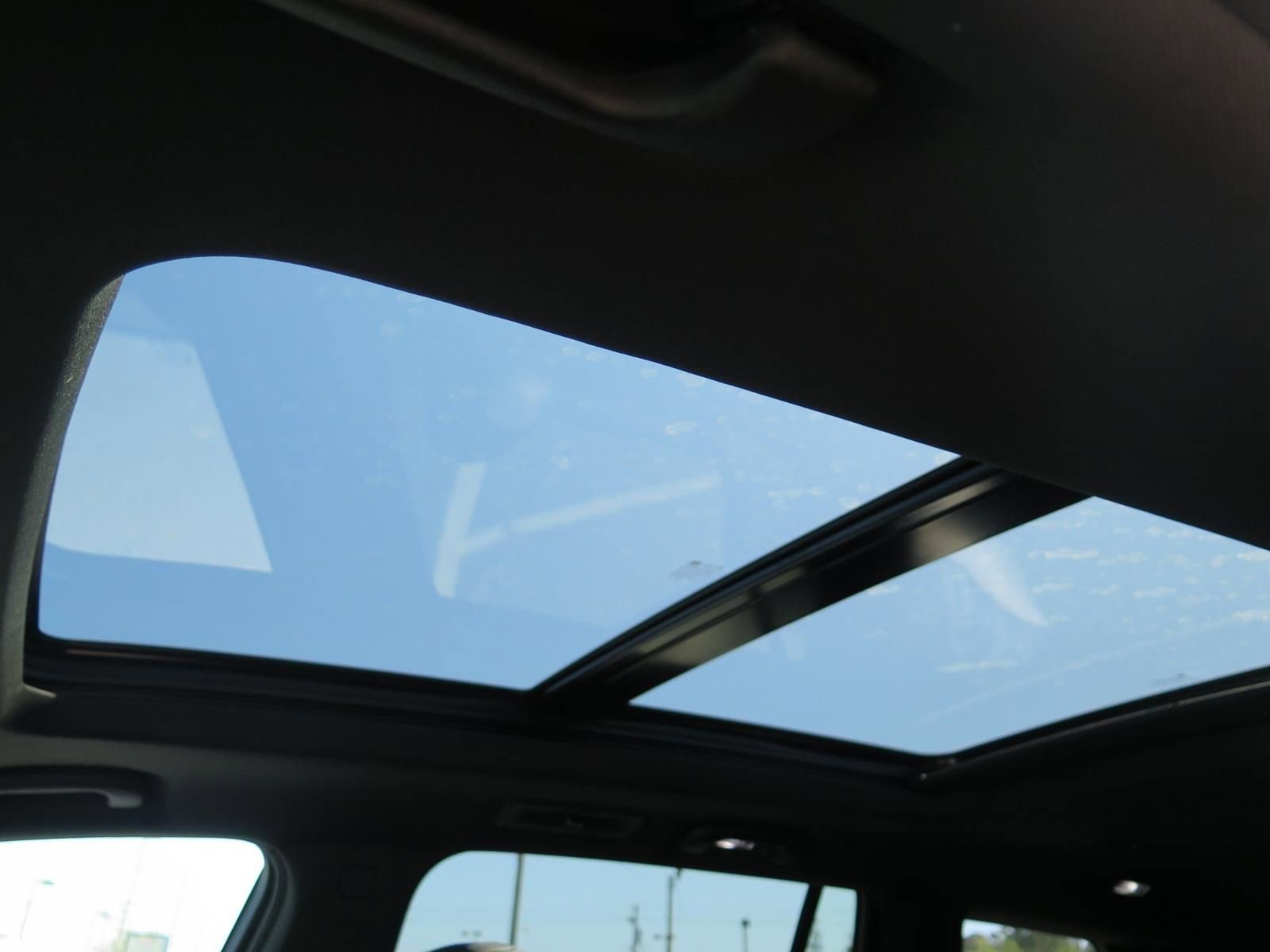 Certified 2024 Cadillac XT6 Sport w/ LPO, Onyx Lite Package image 13