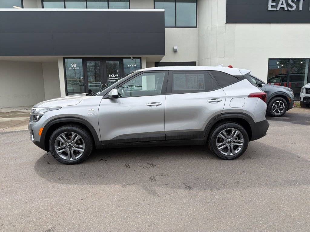 Certified 2022 Kia Seltos LX image 2