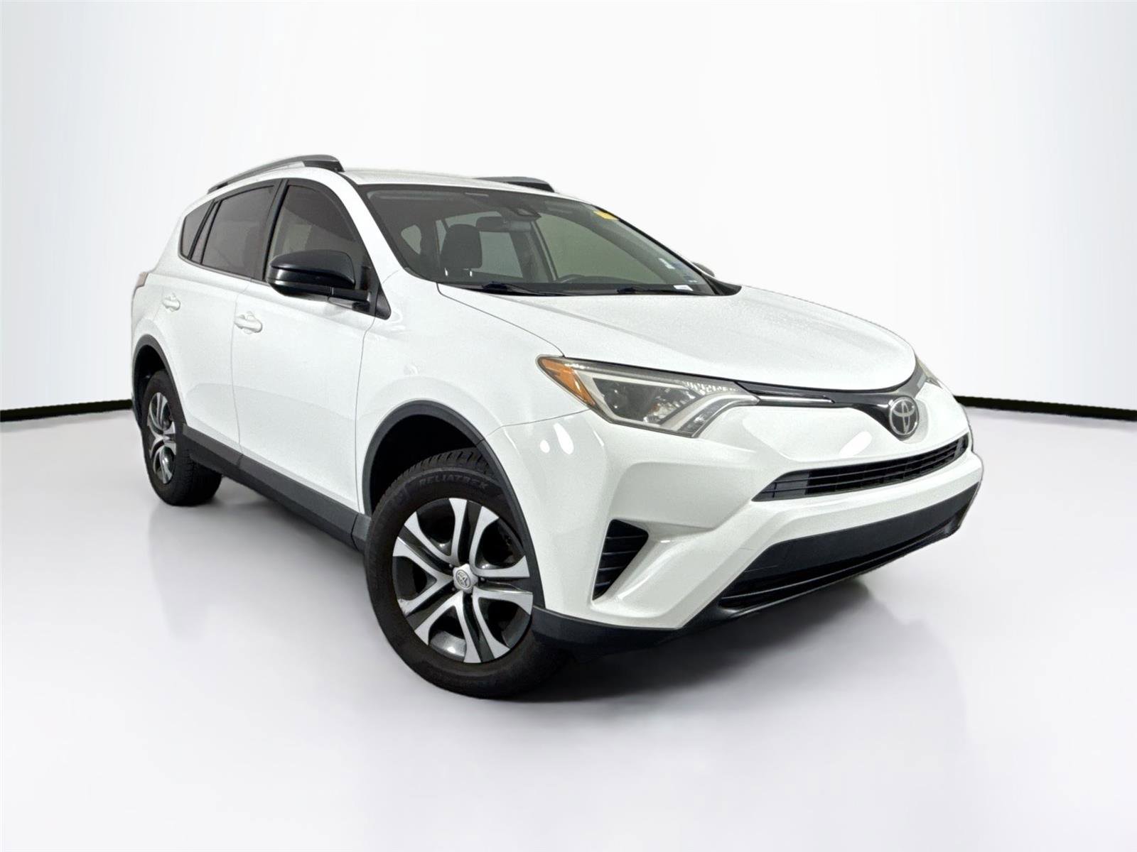 Used 2018 Toyota RAV4 LE image 4