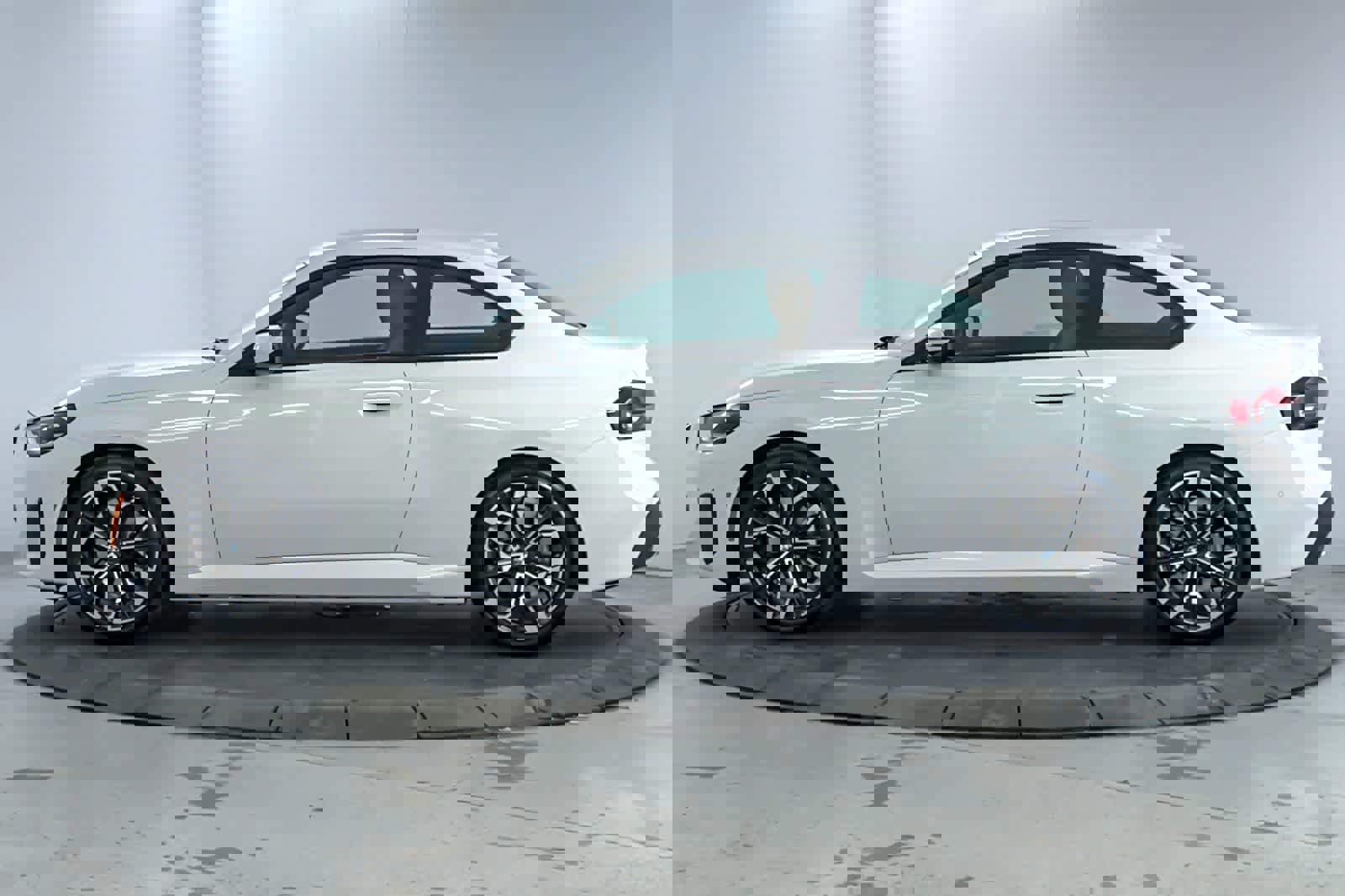 Used 2025 BMW 230i Coupe w/ Convenience Package image 5