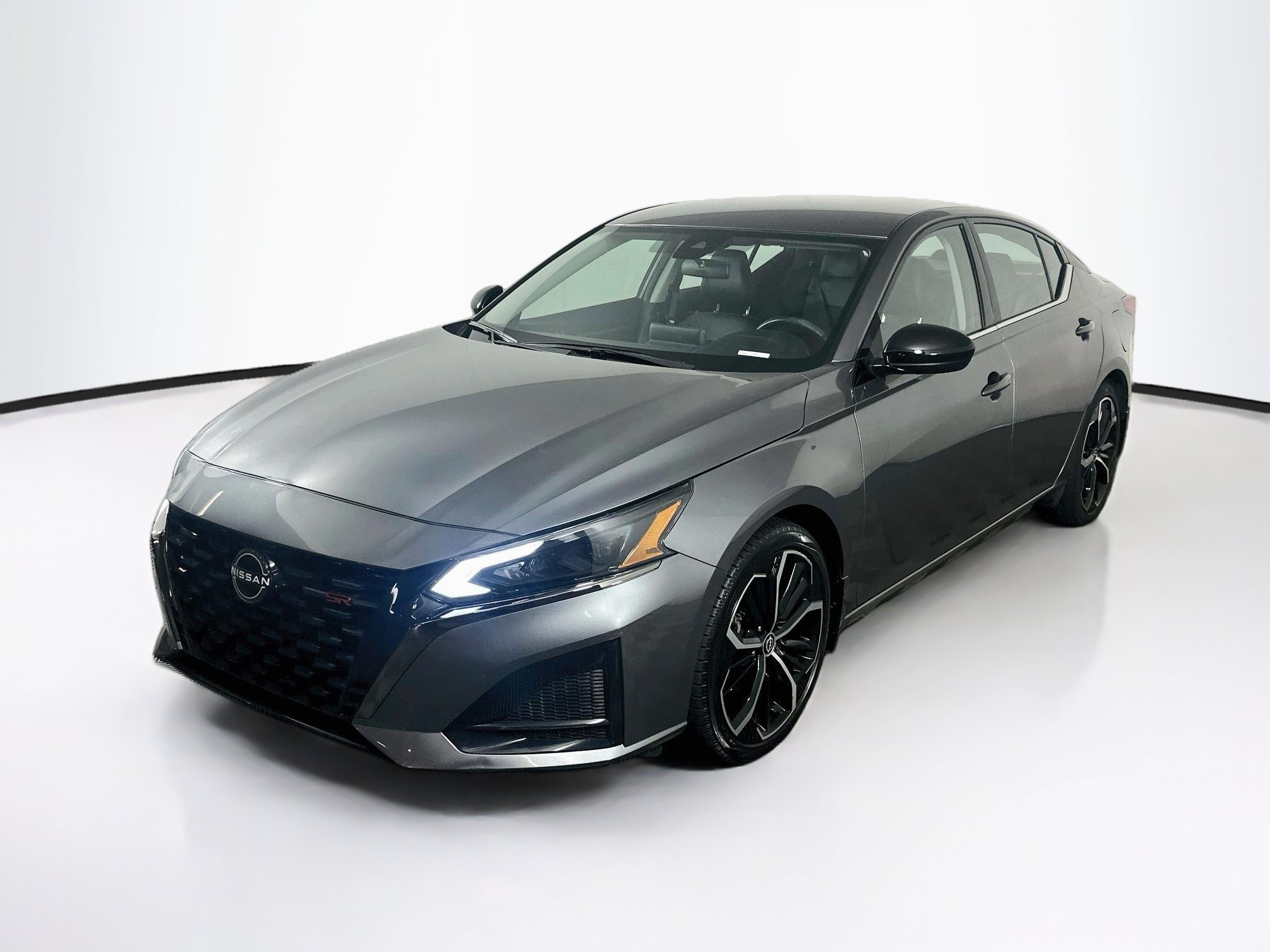 Used 2024 Nissan Altima 2.5 SR FWD image 3