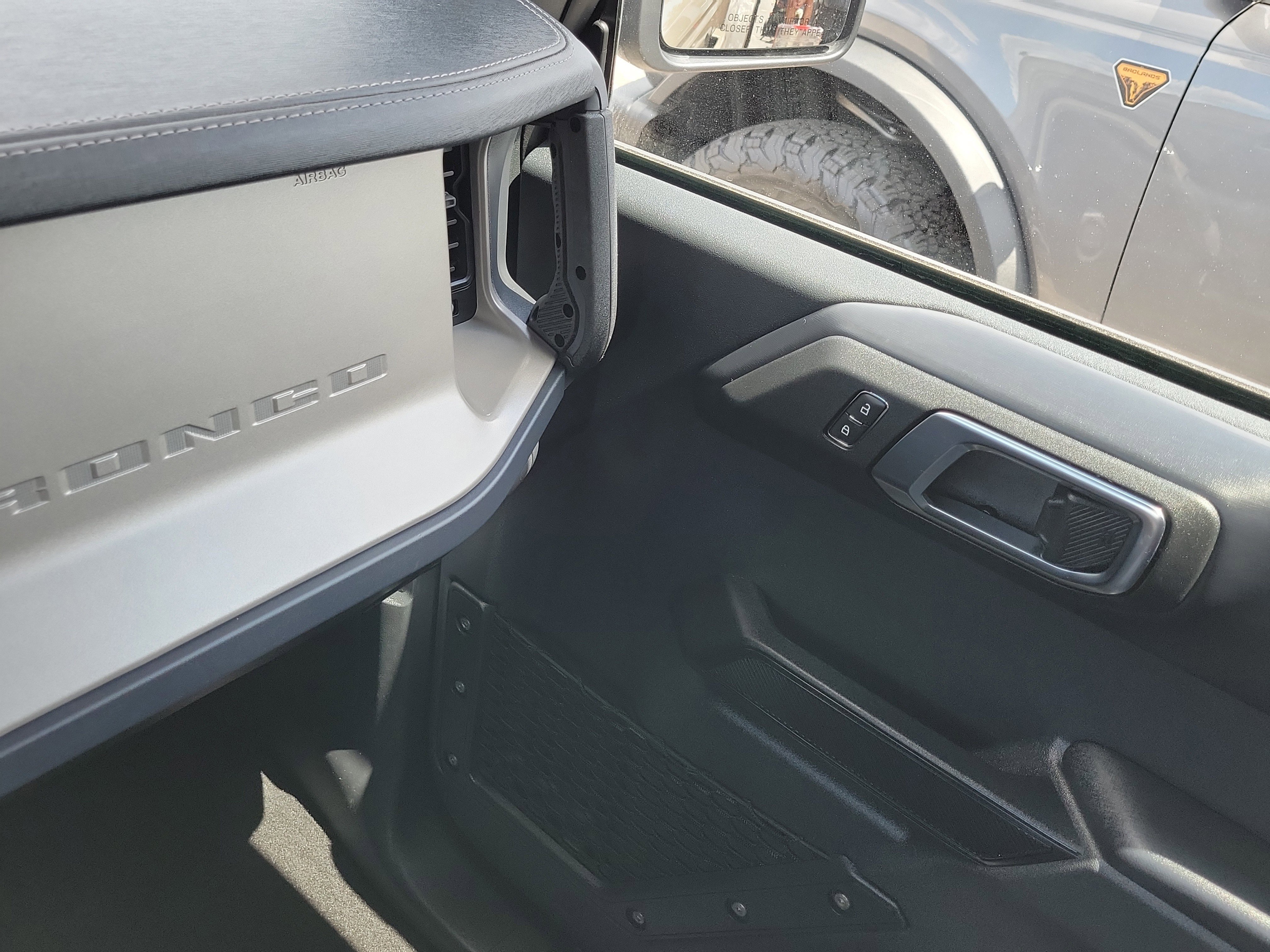 Certified 2025 Ford Bronco Outer Banks AWD/4WD image 27