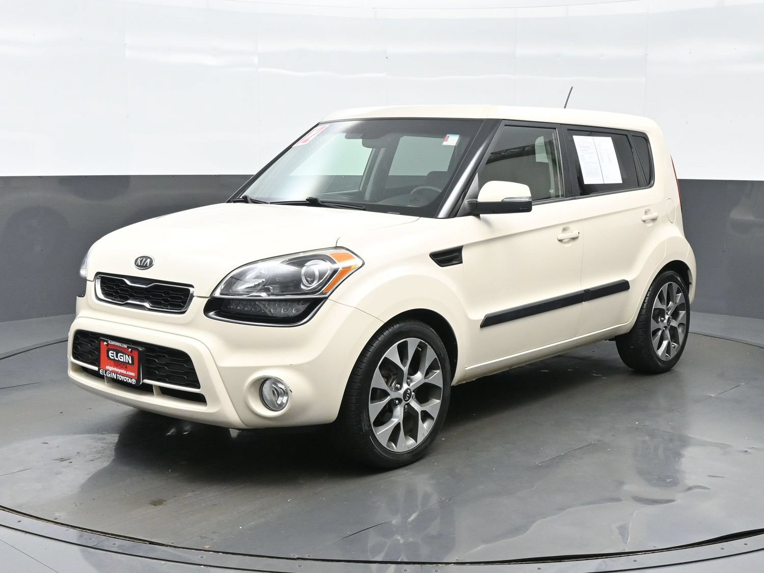 Used 2012 Kia Soul ! FWD image 2