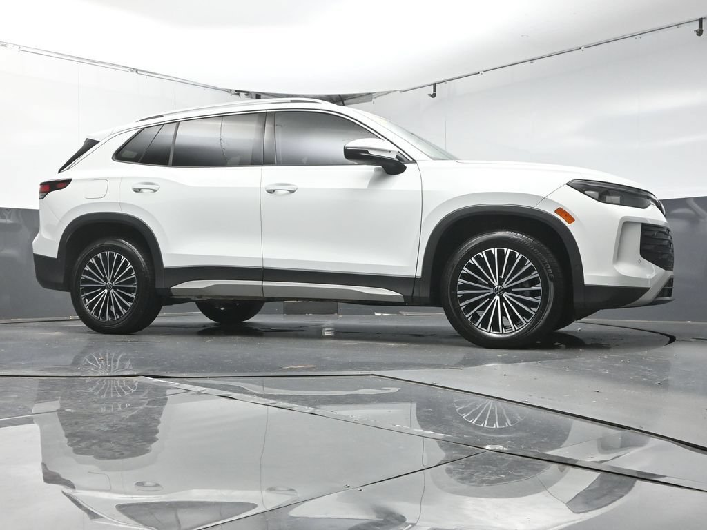 Used 2025 Volkswagen Tiguan S FWD image 32