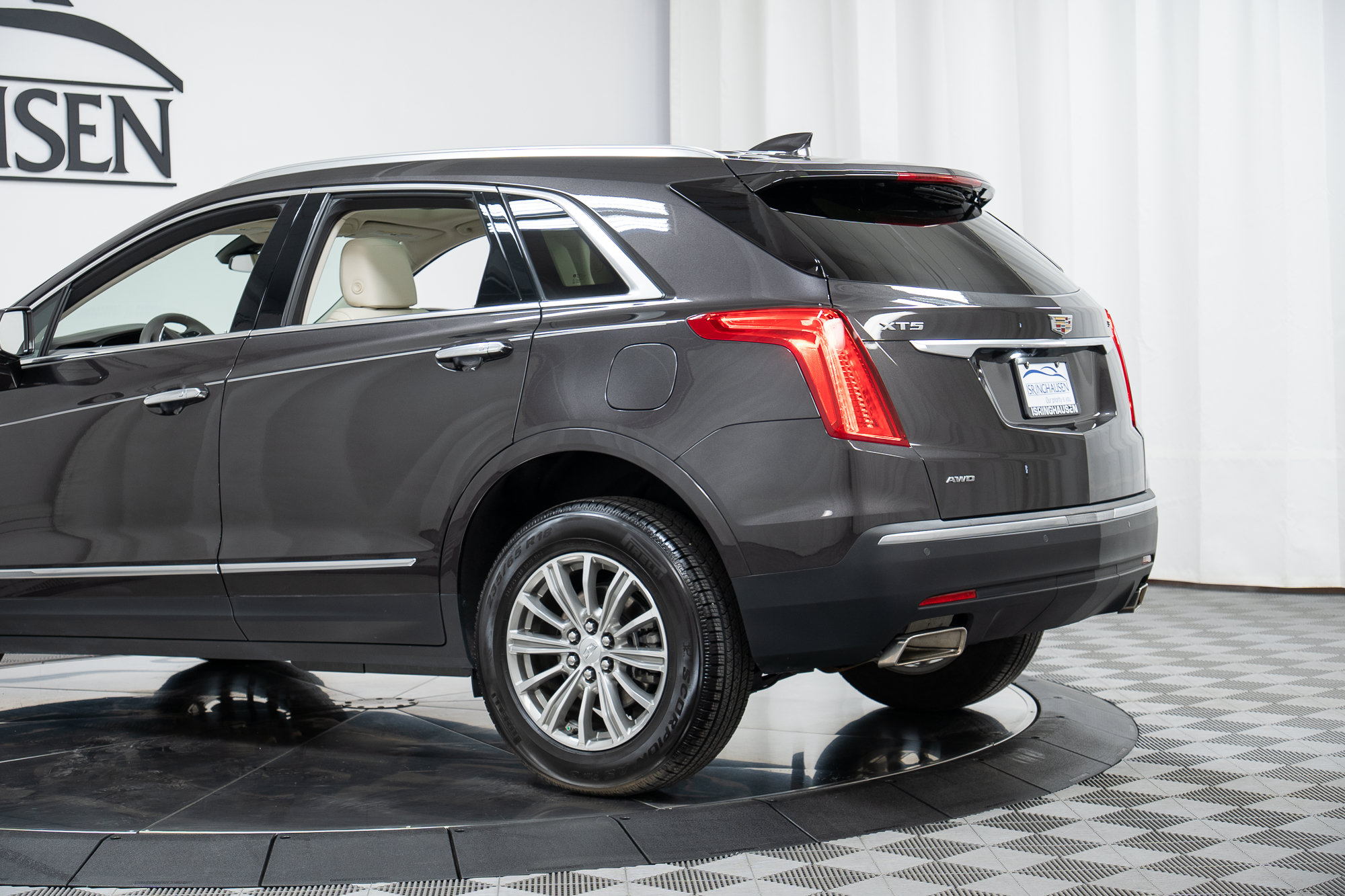 Used 2018 Cadillac XT5 Luxury w/ Driver Awareness Package AWD/4WD image 29