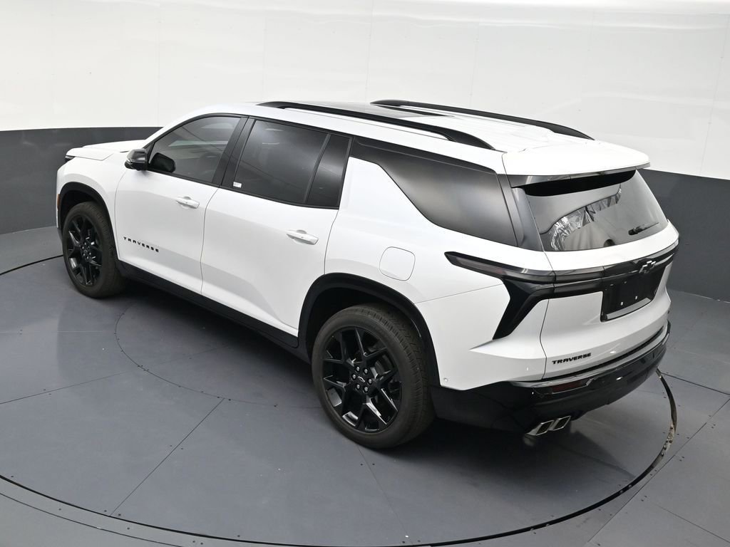 Used 2025 Chevrolet Traverse RS FWD image 15