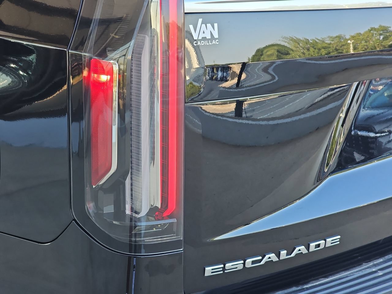 Used 2021 Cadillac Escalade Premium Luxury Platinum AWD/4WD image 35