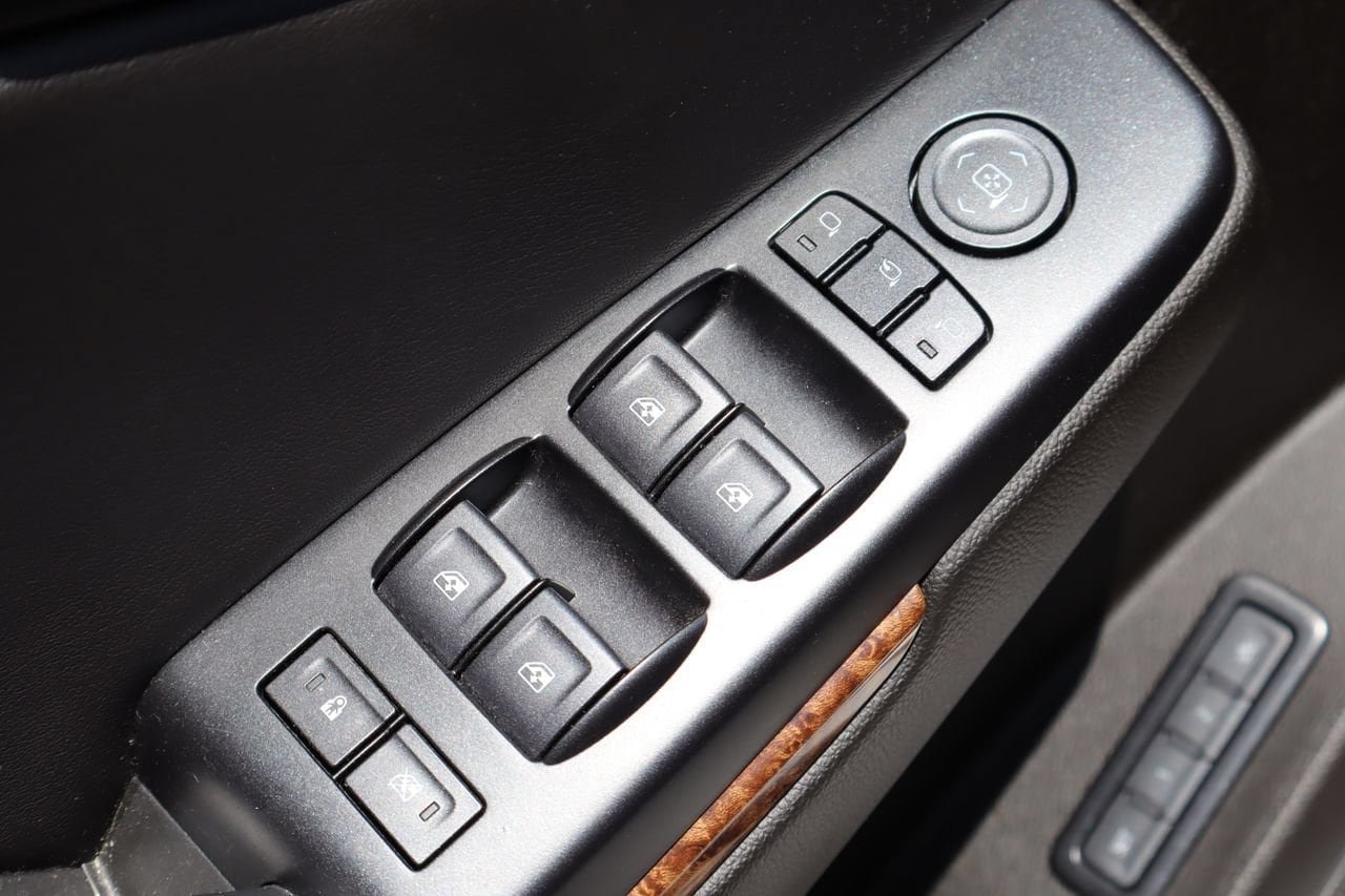 Used 2019 Chevrolet Suburban Premier AWD/4WD image 24