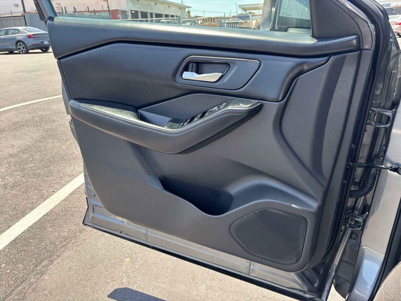 Used 2025 Nissan Rogue SV FWD image 18